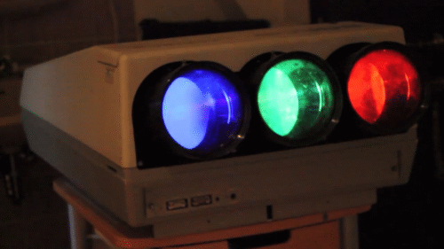 Proyector CRT de 1992 de la firma Barco.