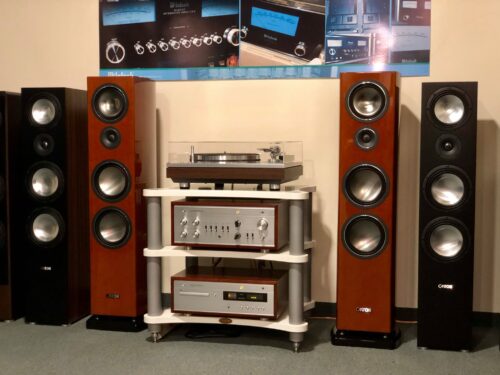 Amplificador hifi Luxman en un equipo de la misma marca.
