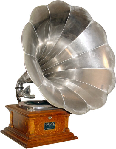 Antiguo gramófono de la marca Victor