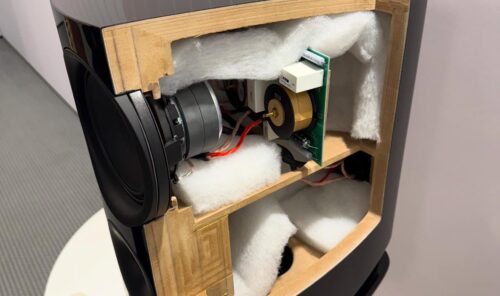 Filtro divisor pasivo en el interior de una caja acústica Canton