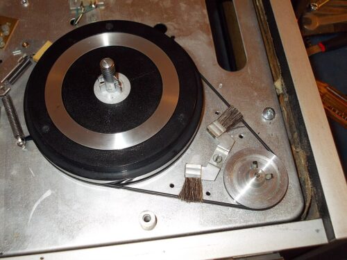 Tracción por correa de un giradiscos