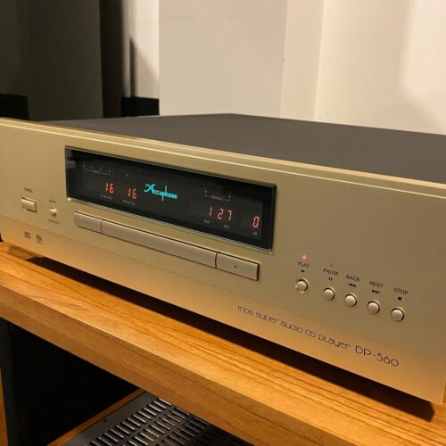 Reproductor de CD Accuphase en el show room de Hifiman.