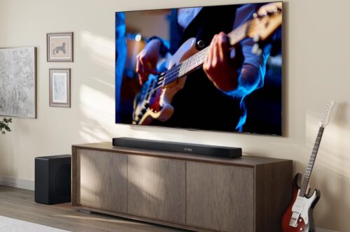 Barra de sonido Hisense AX3120Q instalada en un salón.